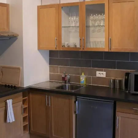 Sleeps 6 Air Con Wifi T570555 Apartment