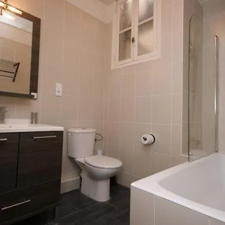 Apartment Sleeps 6 Air Con Wifi T570555 *